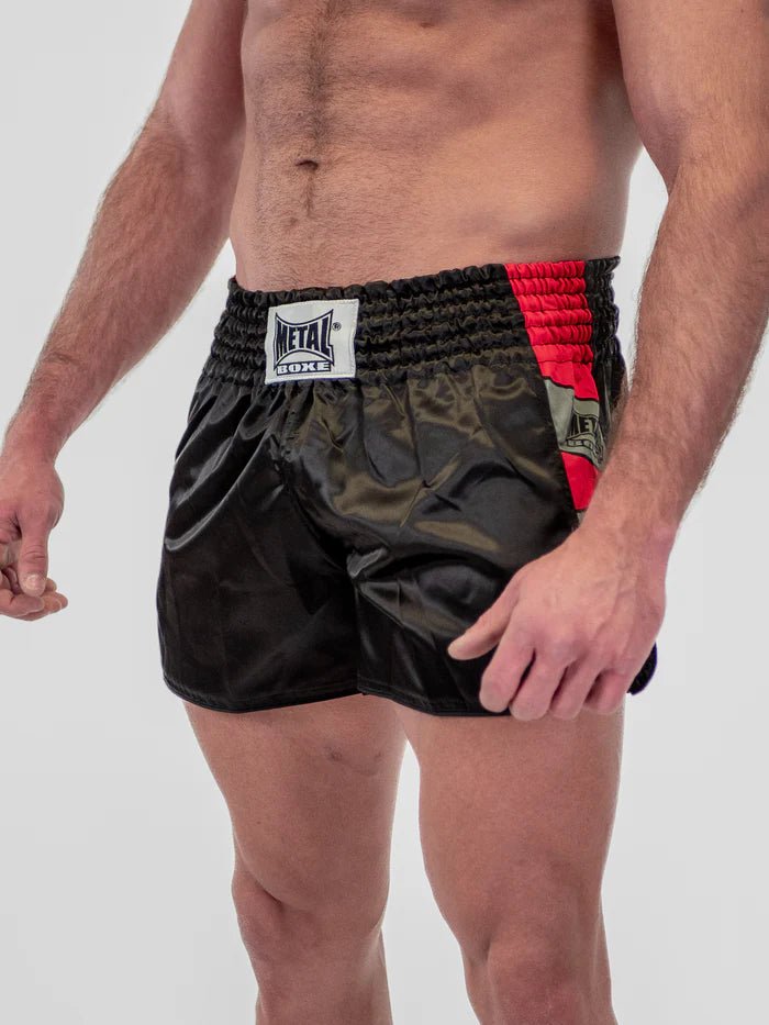 Vista frontal principal Pantalones cortos de kickboxing Kick Pro de metal negro desgastados para hombres