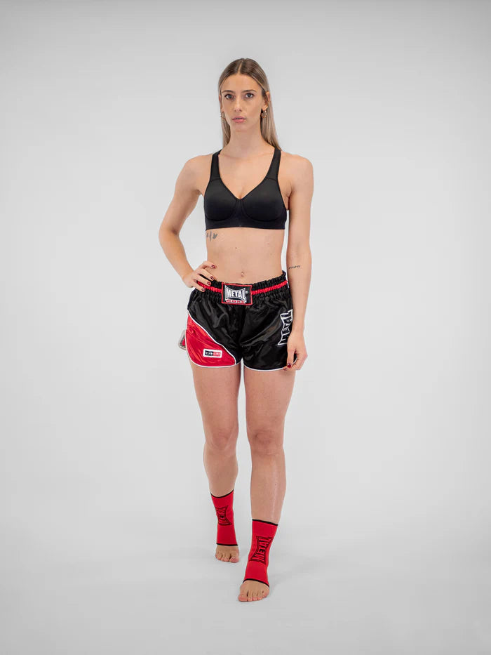 shorts-kickboxing-muay-thai-metal-boxe-club-line-preto-vermelho-mulher-detalhe lateral