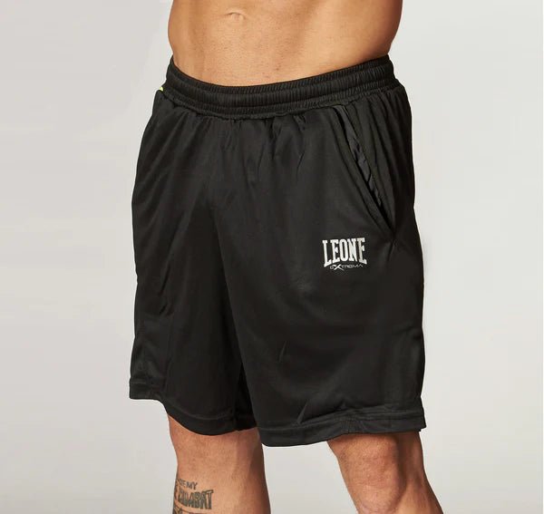 Vue de face du short Leone 1947 Logo Cool Touch noir avec logo blanc