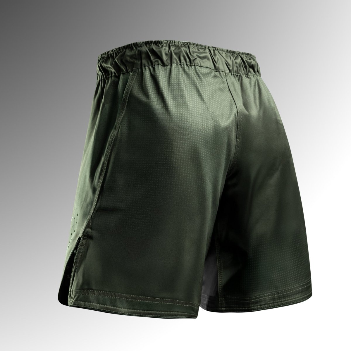 Achteraanzicht van groene Hayabusa Core 3/4 MMA-short, versterkte flatlock-stiksels