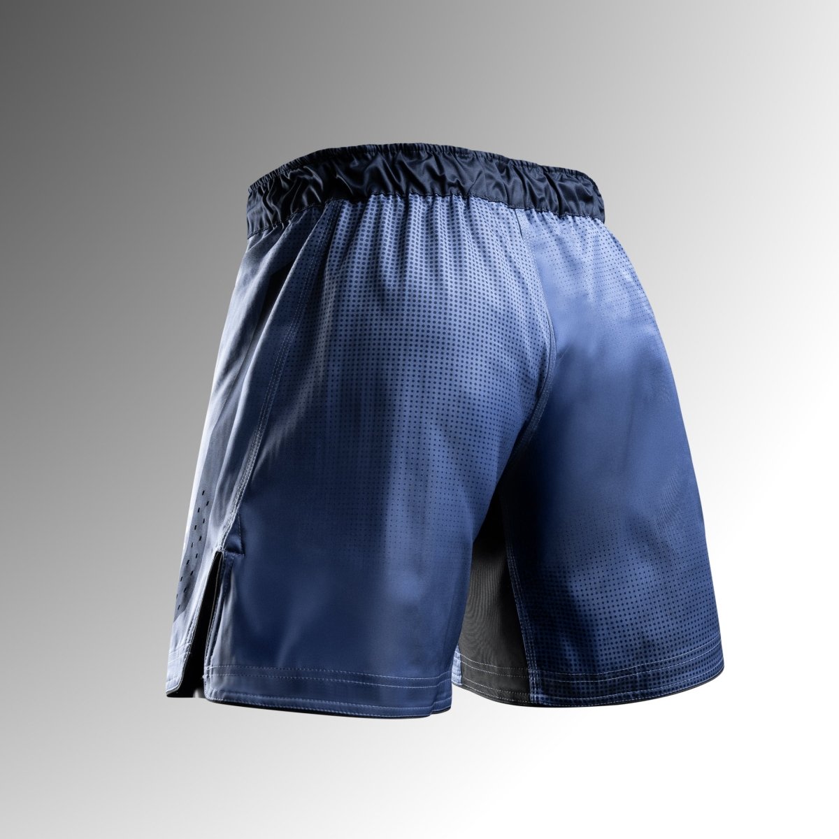 Rückansicht der blauen Hayabusa Core Mid-Thigh MMA Shorts aus reißfestem Stoff für No-Gi