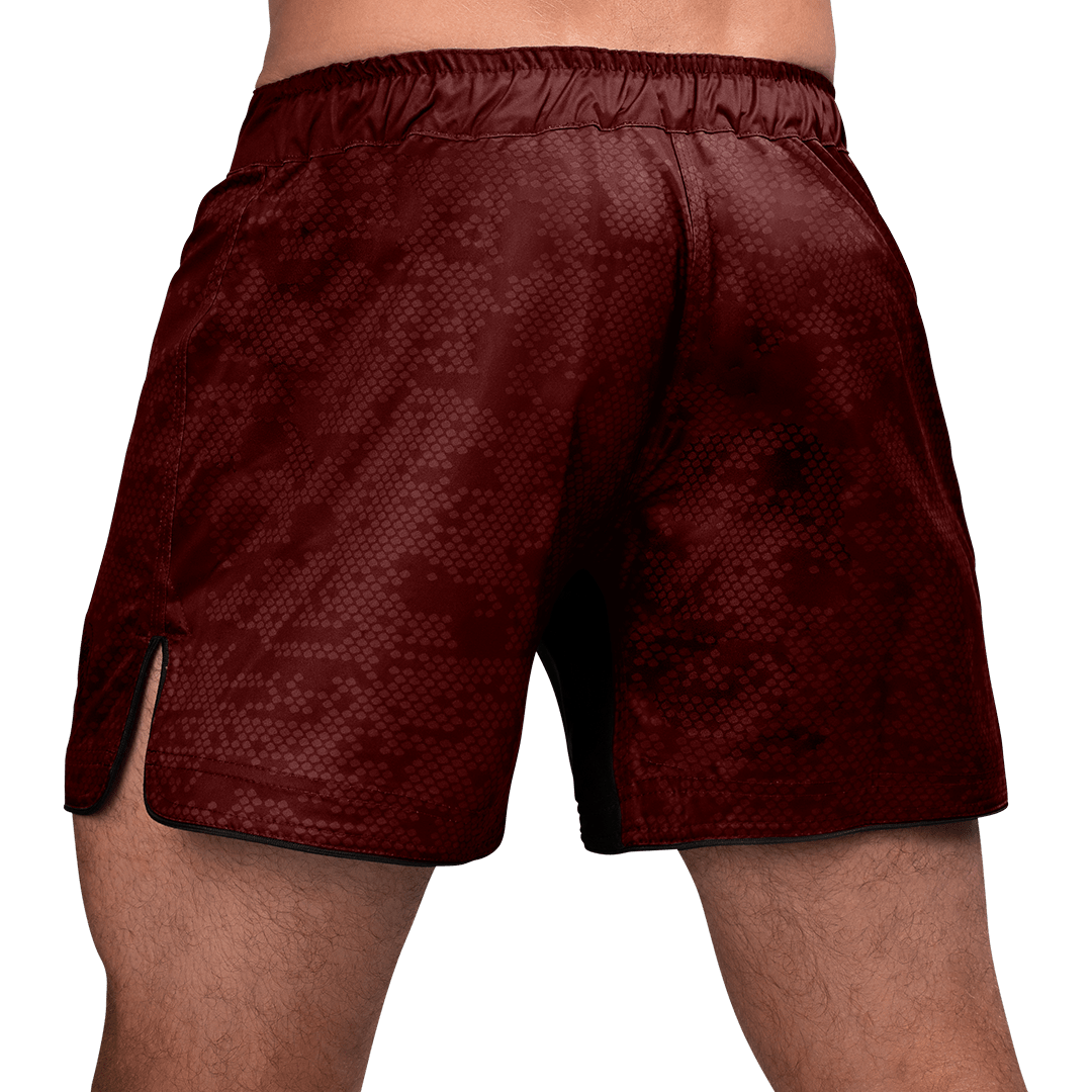 Vue arrière du short Hayabusa Hex MMA bordeaux, tissu haute résistance