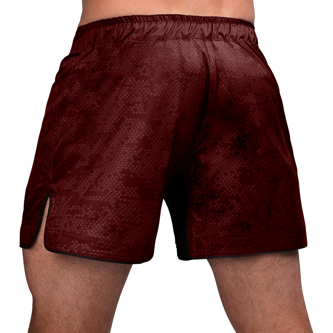 Vista posteriore dei pantaloncini MMA Hayabusa Hex bordeaux, tessuto high-tensile strength