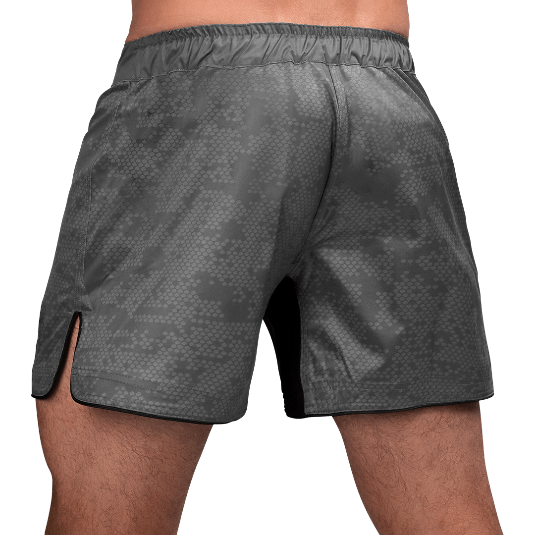 Vue arrière du short gris Hayabusa Hex MMA, panneaux internes extensibles pour une mobilité maximale