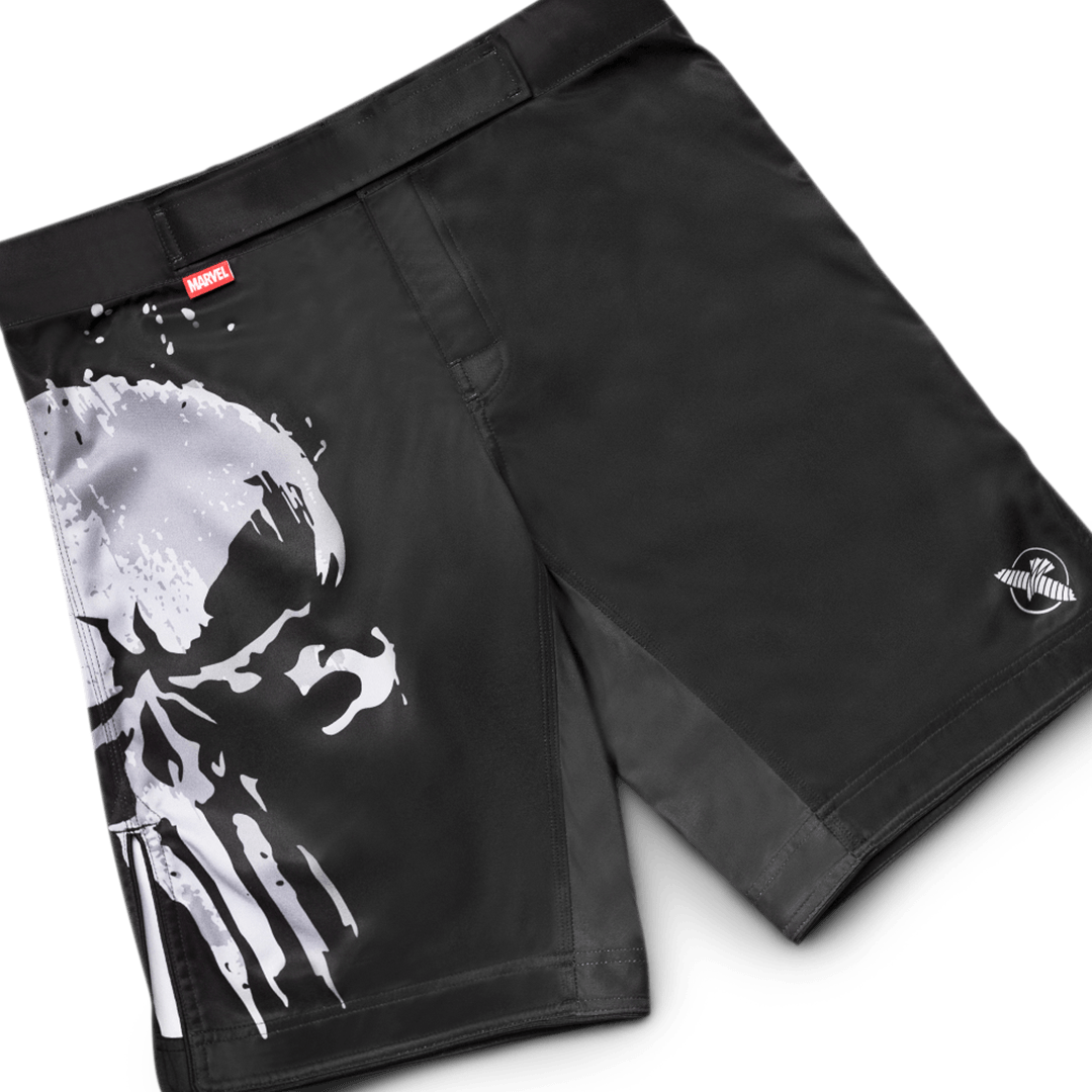 Vista frontal do Marvel The Punisher Special Edition Hayabusa Fight Shorts em um fundo neutro