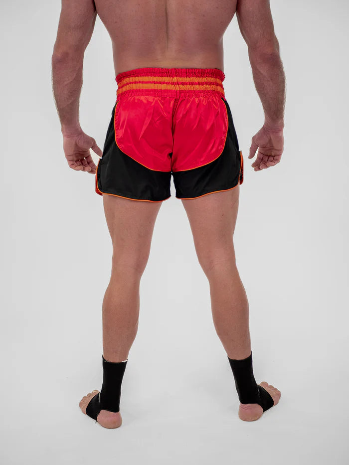Vista posteriore pantaloncini Kickboxing uomo Metal Boxe Lumpinee rosso fascia elastica