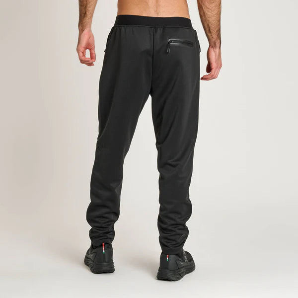 Vista posteriore dei pantaloni Black Lion con design strutturato e vestibilità atletica