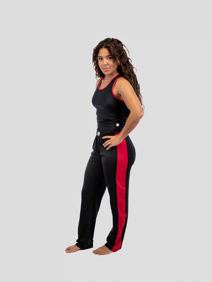 Detail van afwerkingen en kleuren Savate Metal Boxe zwart rode ademende broek