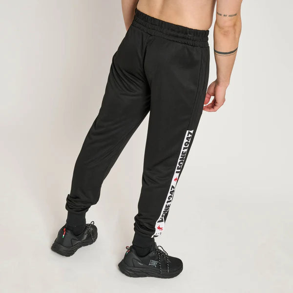 Vista posteriore dei pantaloni Stripe '47 neri che mostra la vestibilità tecnica