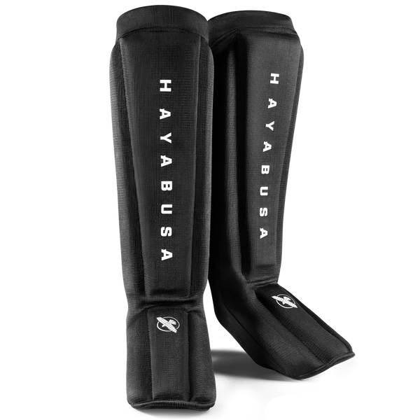 Coppia di parastinchi a calza Hayabusa Core neri per MMA, vista frontale