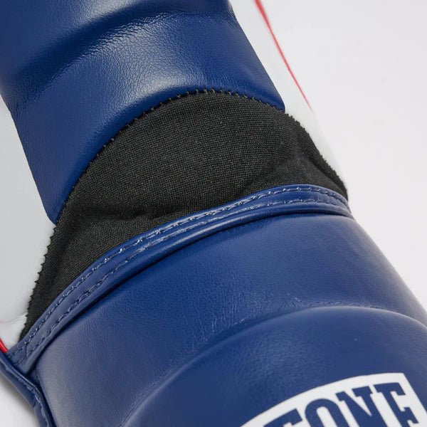 Detalhe da proteção para os pés das caneleiras Leone Color Block