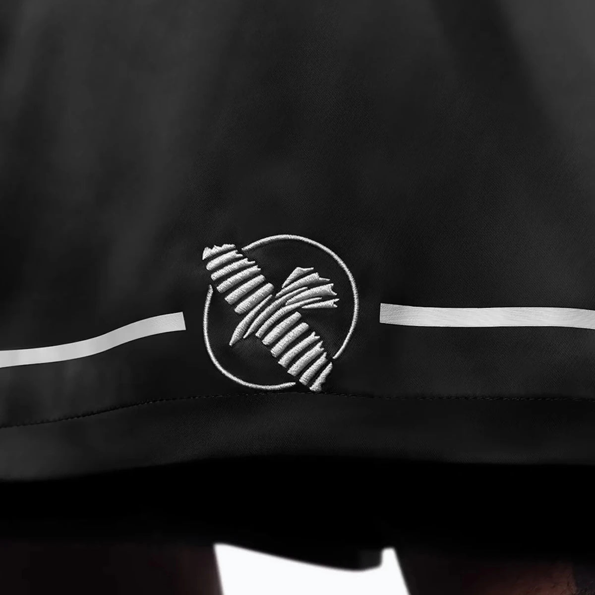 Logo Hayabusa brodé sur un short de boxe noir
