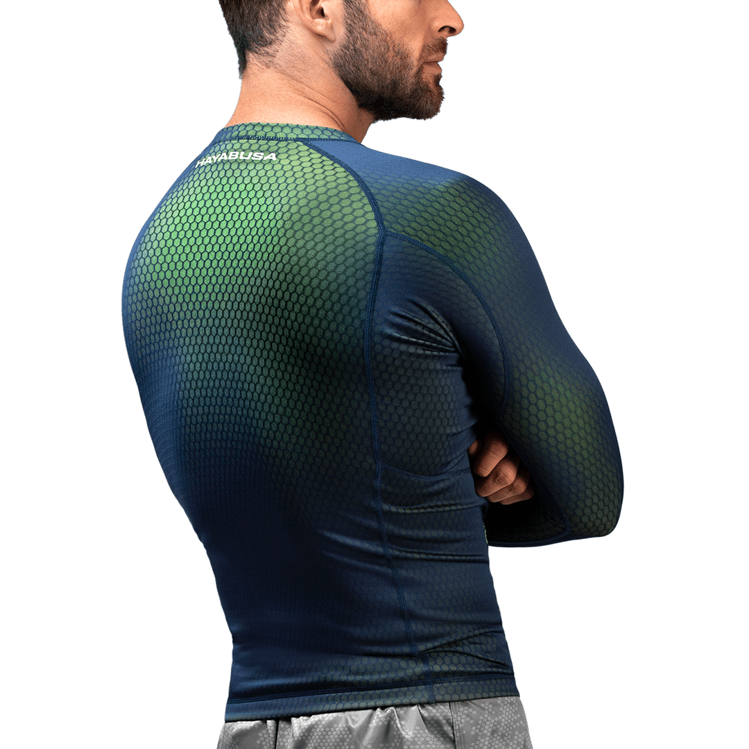Vue arrière du rashguard Hayabusa Fusion bleu/vert, protection totale contre l'abrasion et les brûlures du tapis