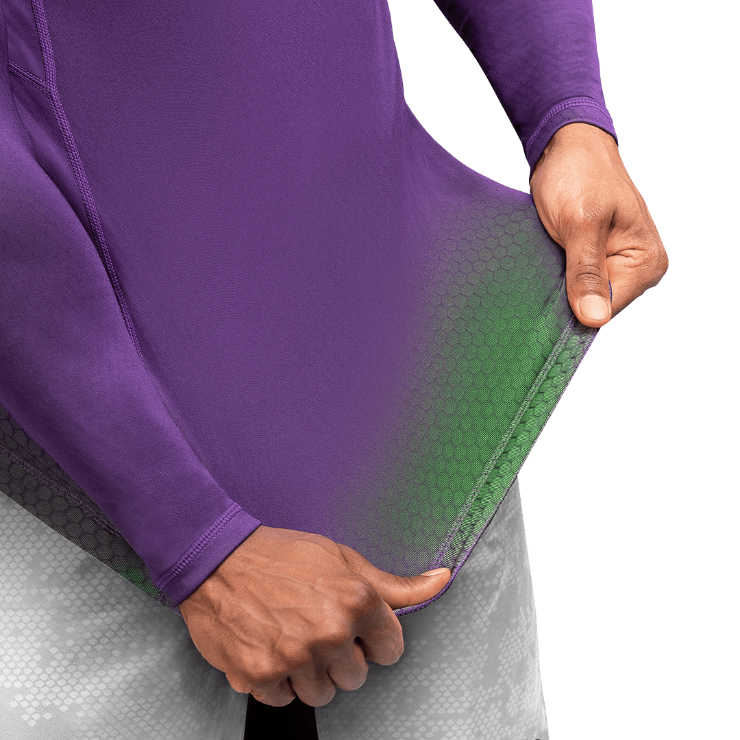 Vue de l'intérieur du rashguard Hayabusa Fusion violet/vert, détail des coutures flatlock renforcées