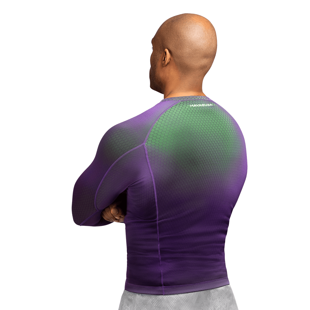 Vue arrière du rashguard Hayabusa Fusion violet/vert, construction à 8 panneaux pour une mobilité maximale