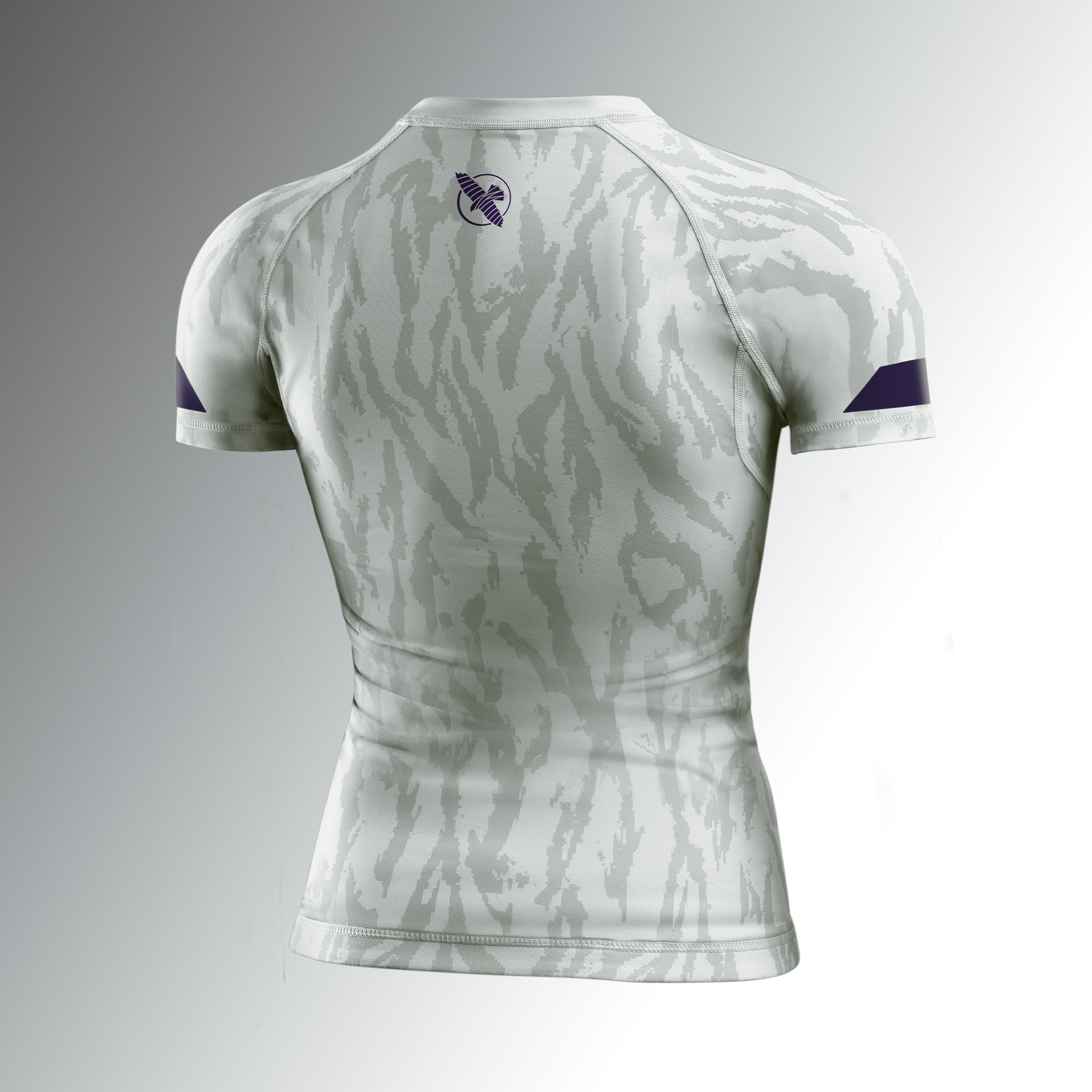 Vista posteriore della rashguard donna Hayabusa Apex beige, design ergonomico e protezione avanzata