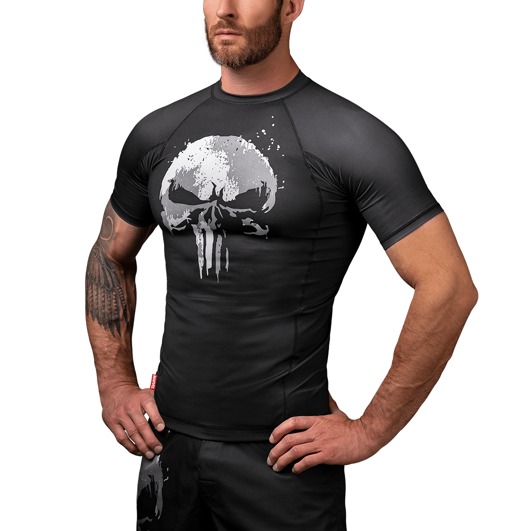 Framifrån av den svarta Hayabusa Marvel The Punisher rashguarden med den ikoniska skalllogotypen