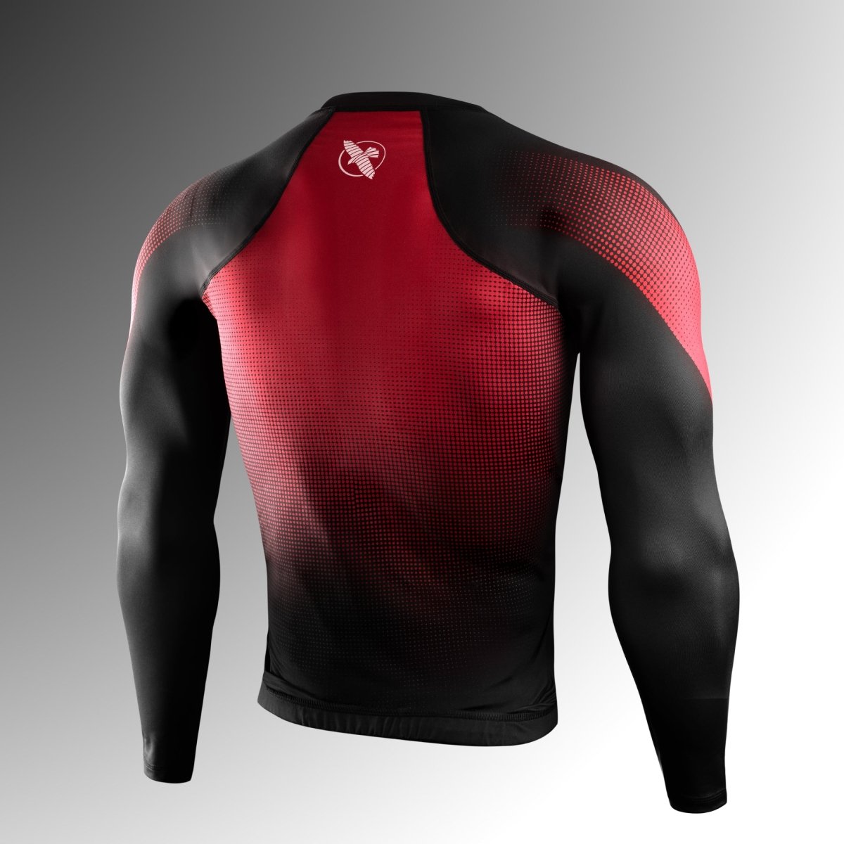 Vista traseira do rashguard preto Hayabusa Pro Rating, laço de âncora integrado