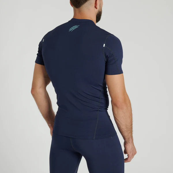 Vista posteriore della rashguard blu Leone 1947 con pannelli traspiranti