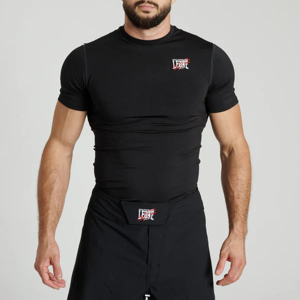 Vooraanzicht van de zwarte Leone 1947 Primal Instinct rashguard in compressiestof