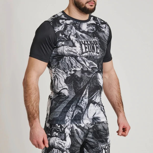 Vista angolata della rashguard a compressione LEONE x IUTER con maniche nere a contrasto
