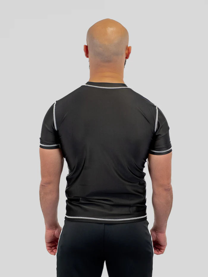 Vista posteriore rashguard uomo Metal Boxe nera protezione schiena e fit ergonomico