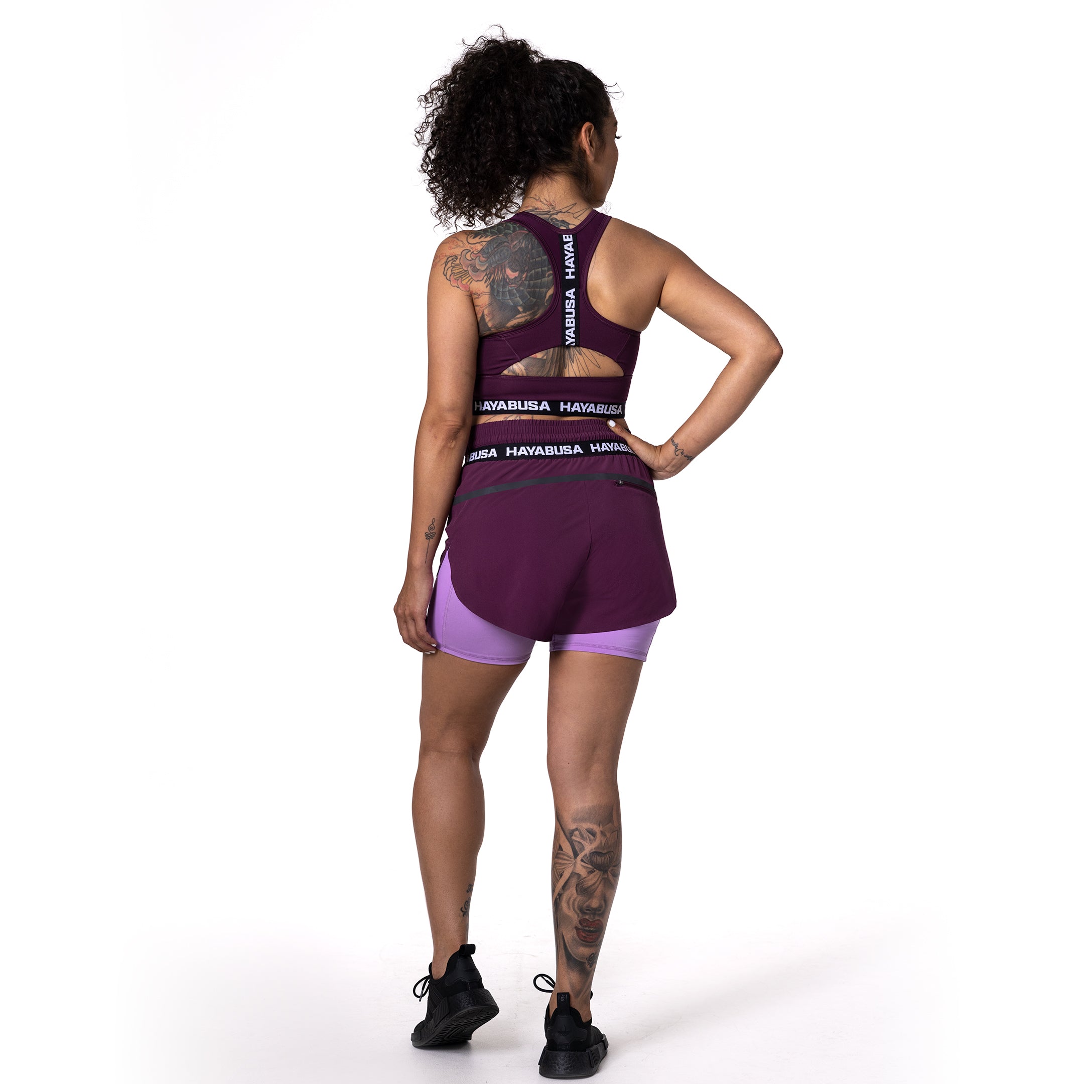 Vista posteriore del reggiseno vinaccia Hayabusa con incrocio ergonomico