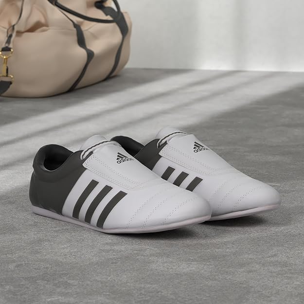 Sapatilhas de artes marciais Adidas para karaté e taekwondo Adi Kick II
