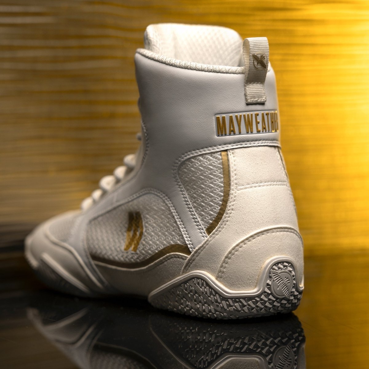 Vue arrière de la chaussure de boxe blanche Mayweather Champ avec laçage haut