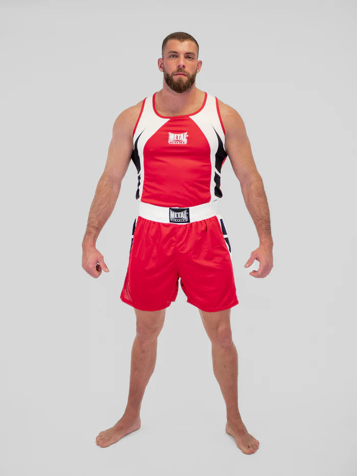 Vista frontale set boxe competition Metal Boxe rosso canotta e short