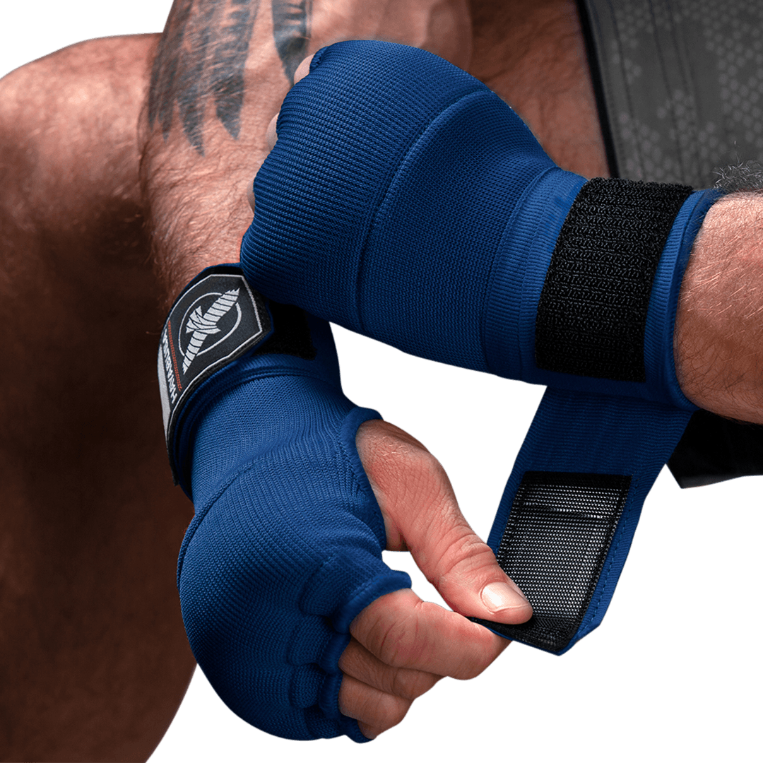 Blå Hayabusa Quick Wrap liner bärs med ett avslappnat band i mexikansk stil