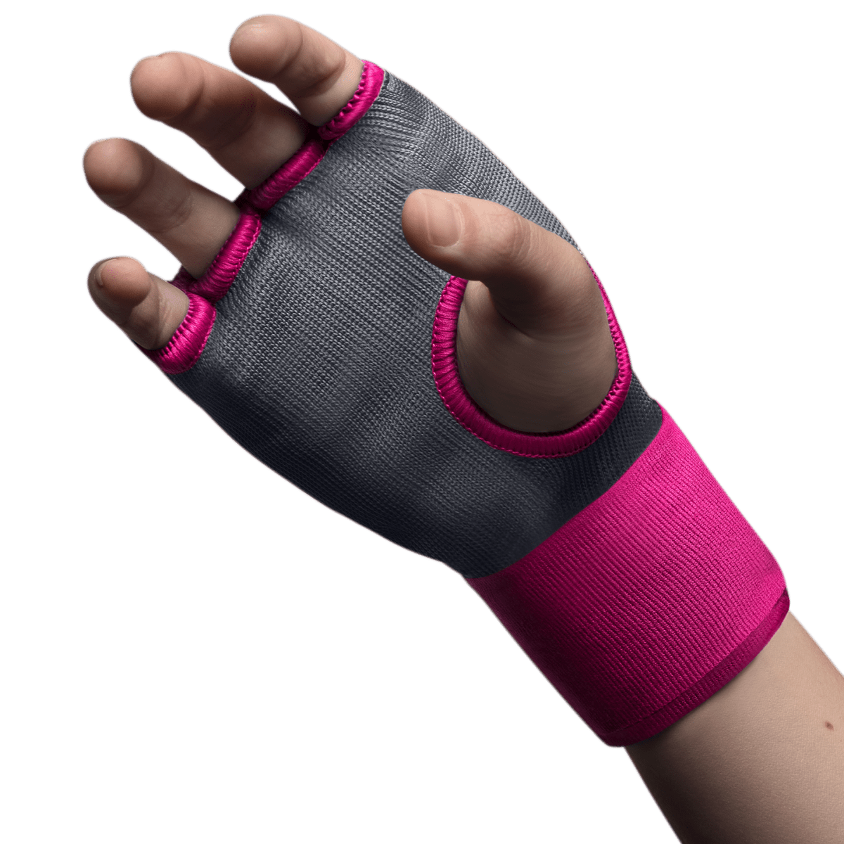 Närbildsdetalj av de gel vadderade knogarna på den slitna rosa Hayabusa-handsken
