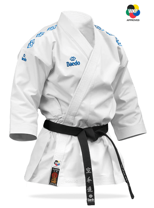 Karate Daedo Kata Premier League uniformset met dubbele jas en broek.