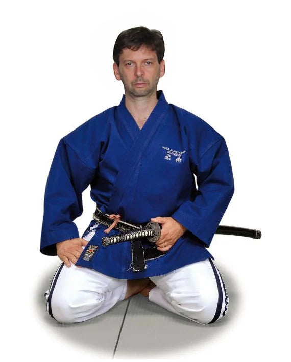 Uniforme Jujitsu Itaki Master completa con giacca blu e pantaloni con bande laterali WJJF