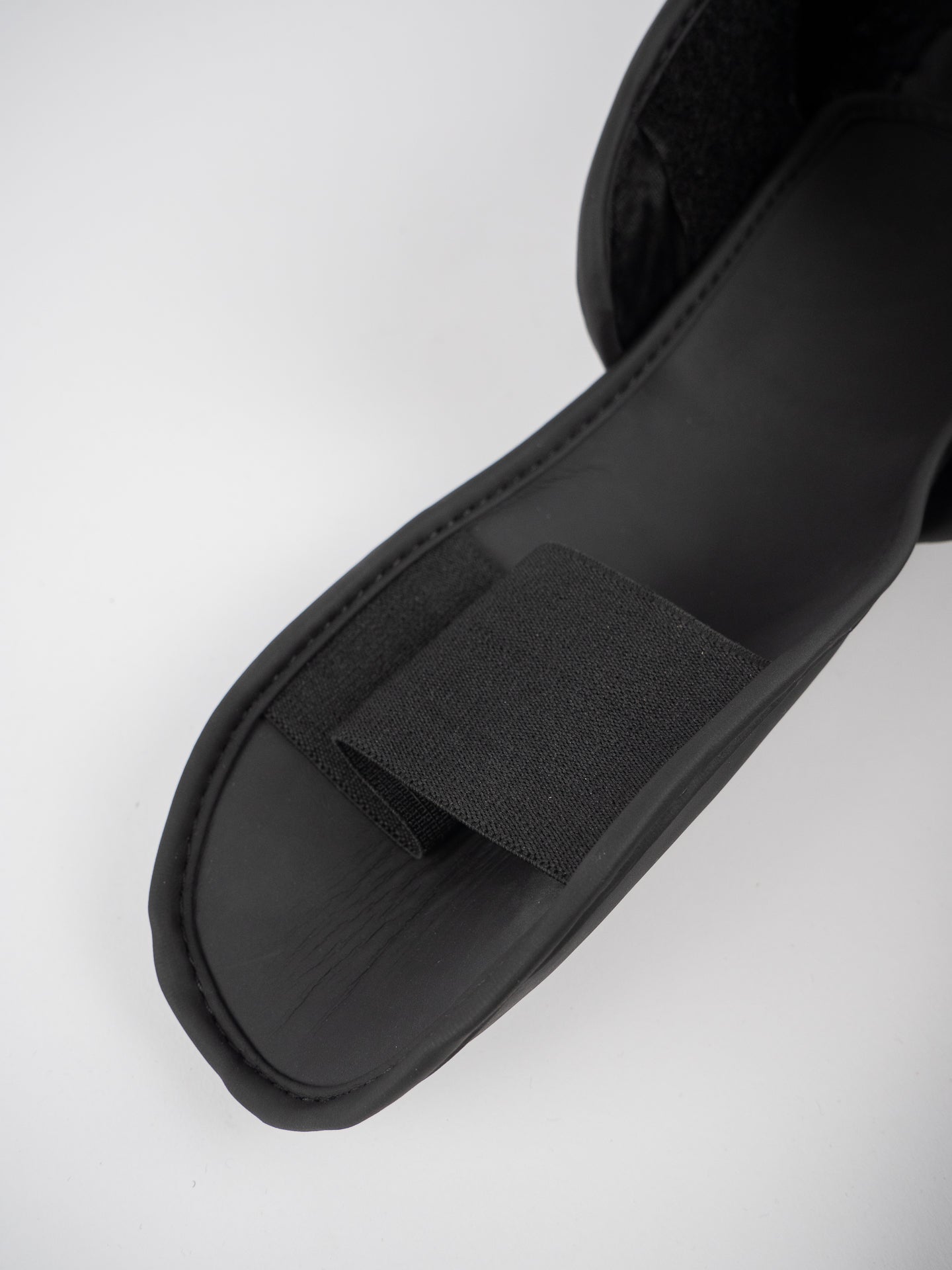 Paratibia PRO con Parapiede Staccabile Nero – Versatilità e Protezione