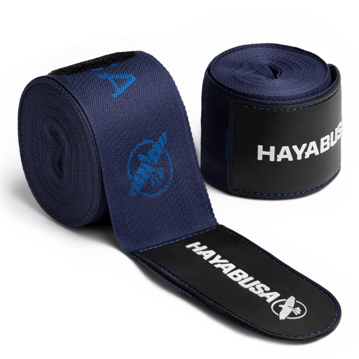 Paar blaue Hayabusa Deluxe Boxbandagen aufgerollt mit hervorgehobenem Logo