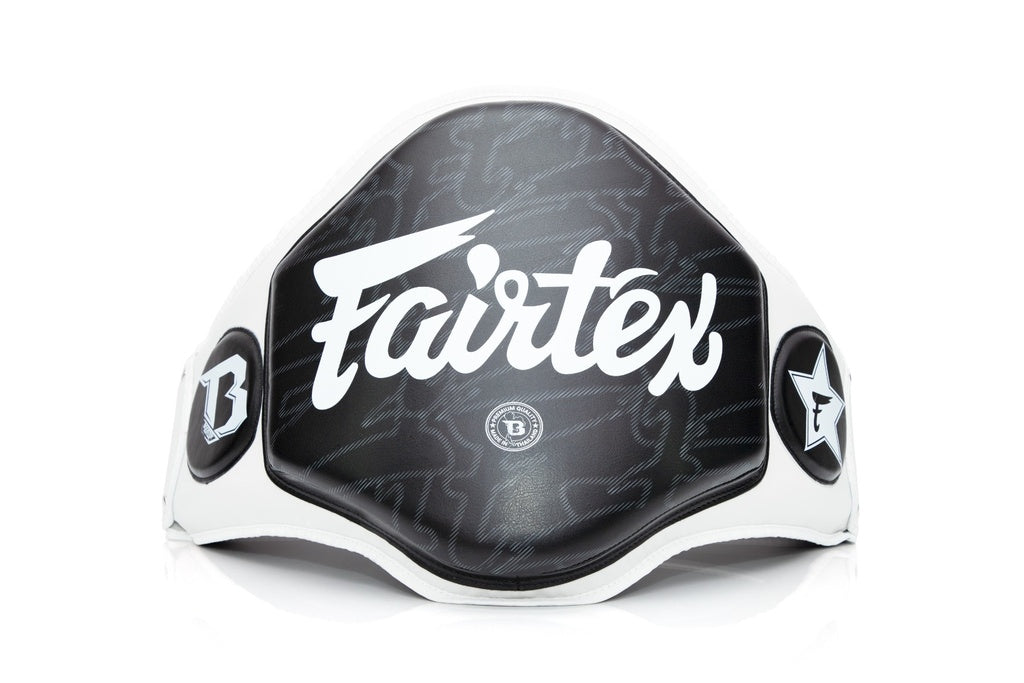 Cinturone professionale FXB Fairtex bianco con loghi Fairtex e Booster