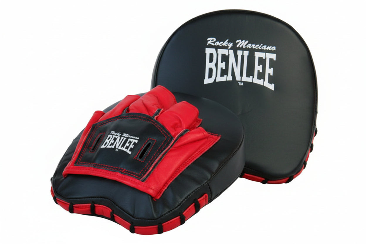 Vorderansicht eines Paares kompatibler BenLee Boon Pads aus schwarzem und rotem Leder