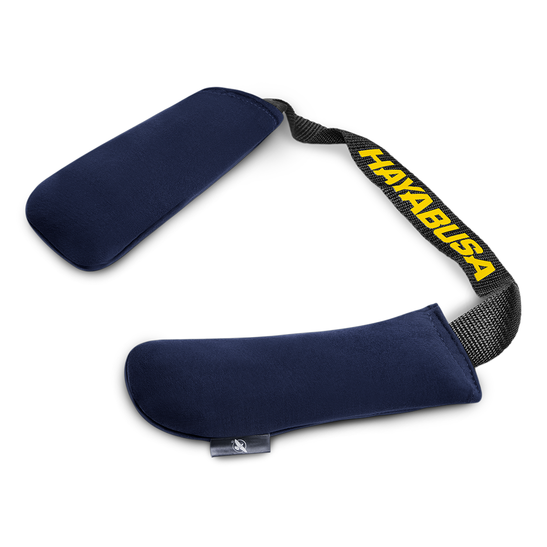 Coppia di deodoranti per guantoni Hayabusa blu navy collegati da cinturino, vista frontale