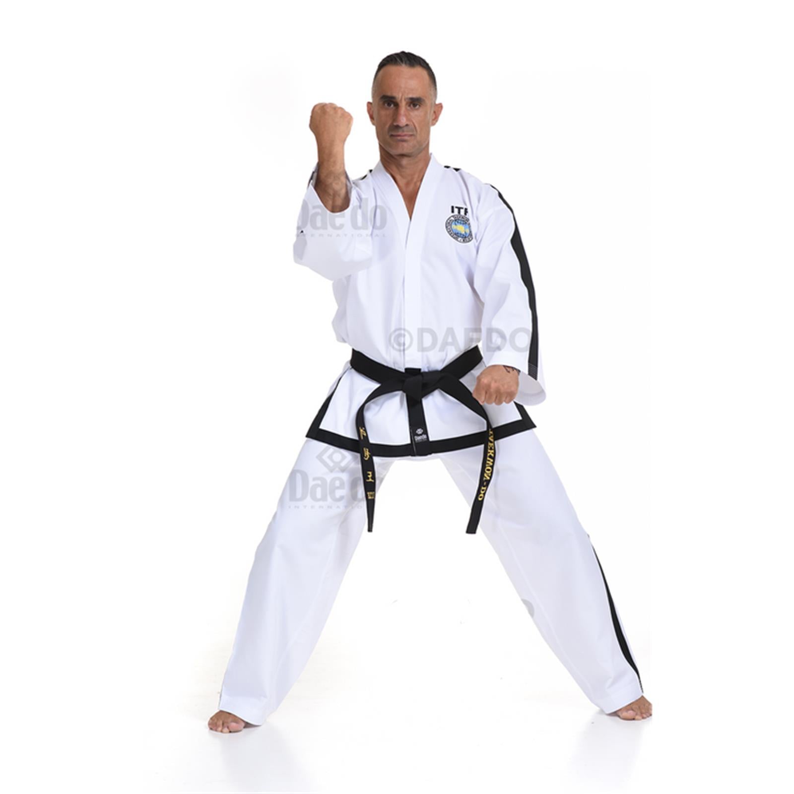 ITF Dobok internationellt godkänd för instruktörer - framifrån