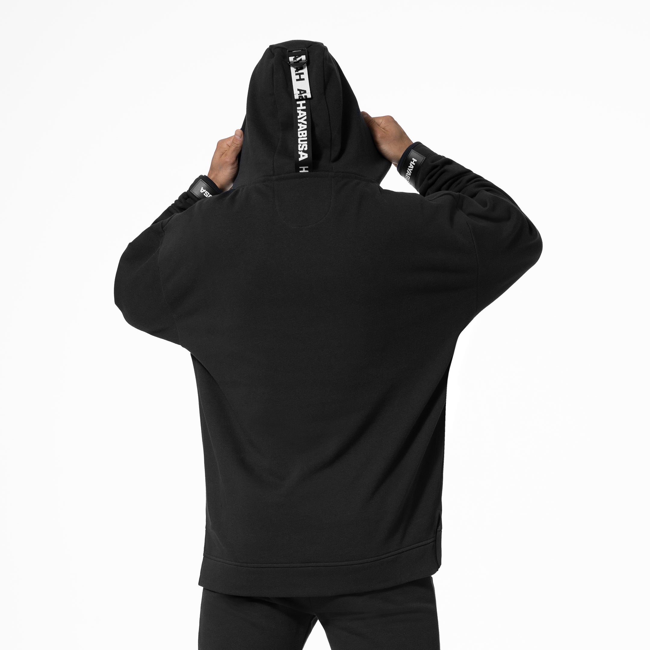 Vista posteriore della felpa nera Hayabusa Midweight Pullover, che mostra la vestibilità oversize e il cappuccio pulito