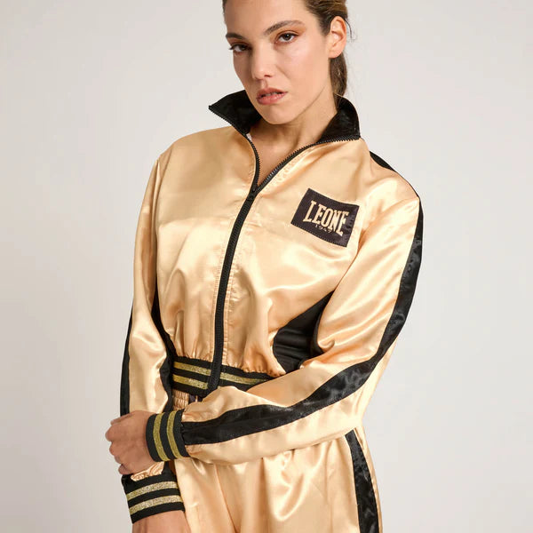 Vista frontale della felpa corta DNA Leone 1947 in color oro lucido con finiture nere a contrasto