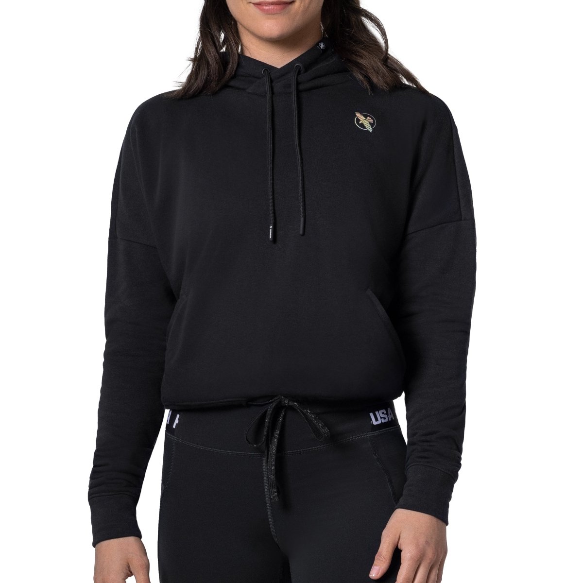 Vooraanzicht van het zwarte Hayabusa cropped fleece sweatshirt met capuchon en oversized snit