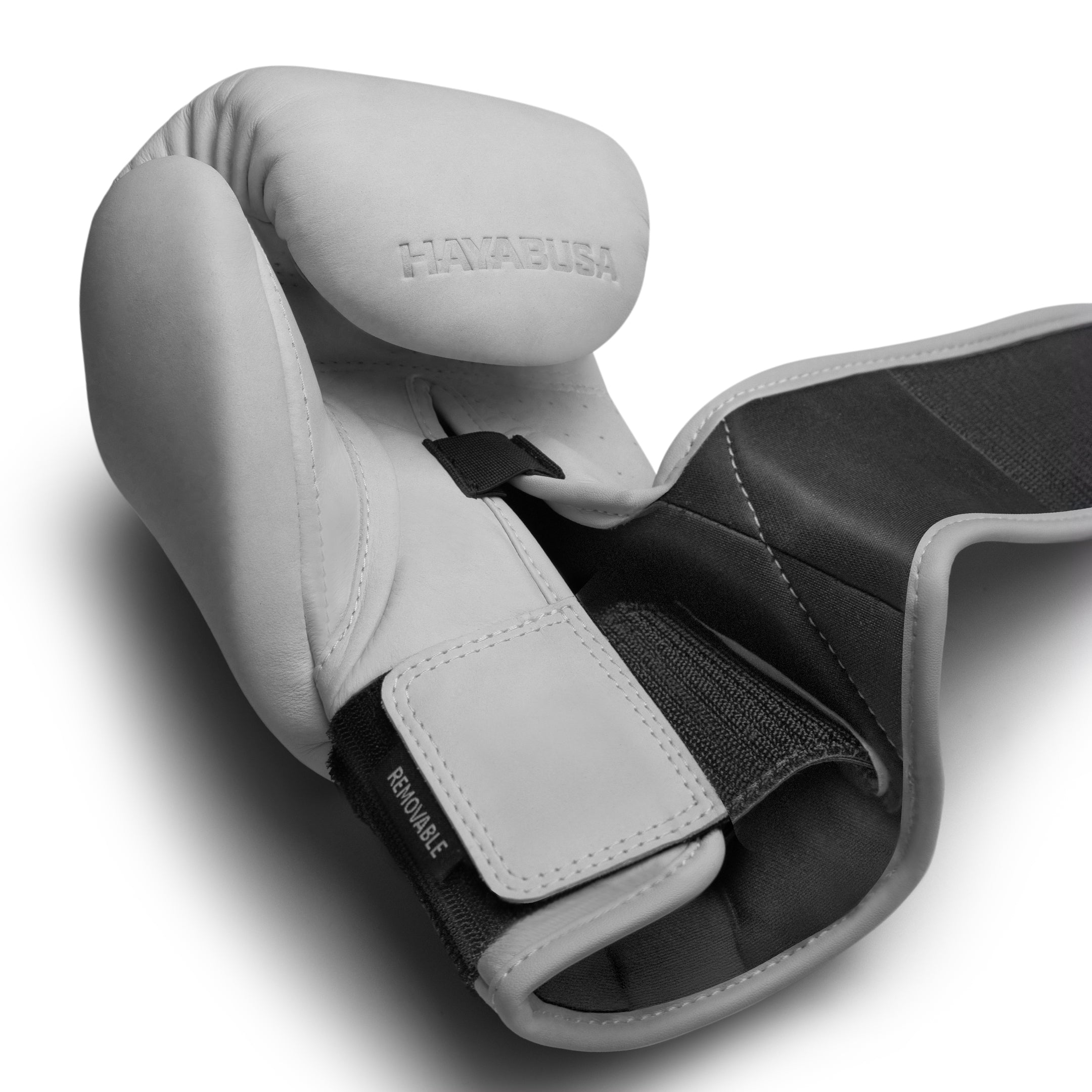 Guanto singolo Hayabusa T360 bianco, dettaglio del sistema triple-splint per la stabilizzazione del polso