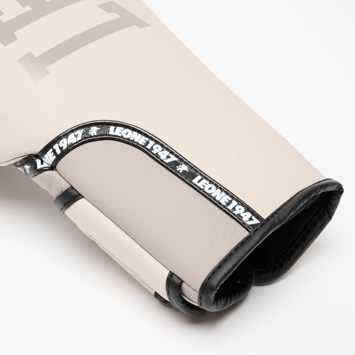 Prodigy Carta Boxing Gloves - detail view 5