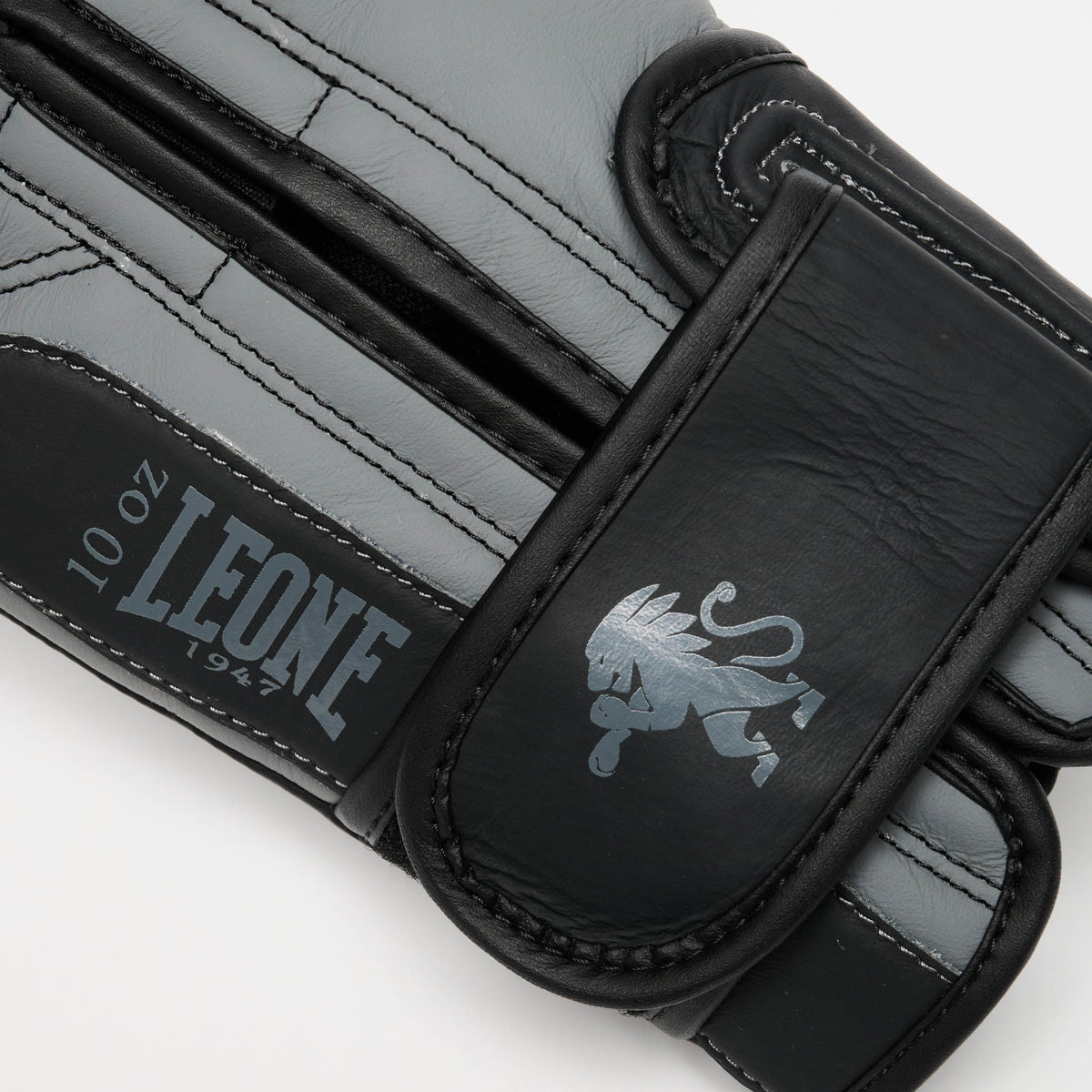Prodigy Black Boxing Gloves - detail view 3