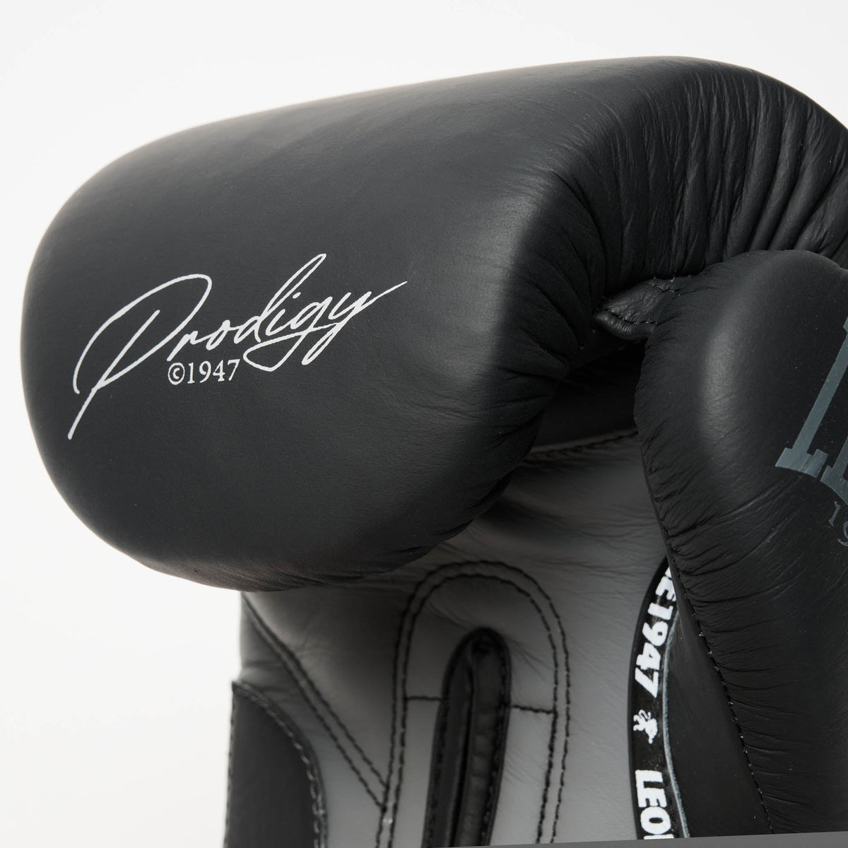 Prodigy Black Boxing Gloves - detail view 5