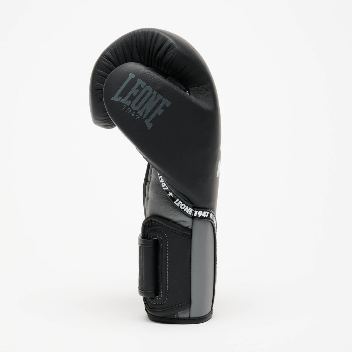 Prodigy Black Boxing Gloves - detail view