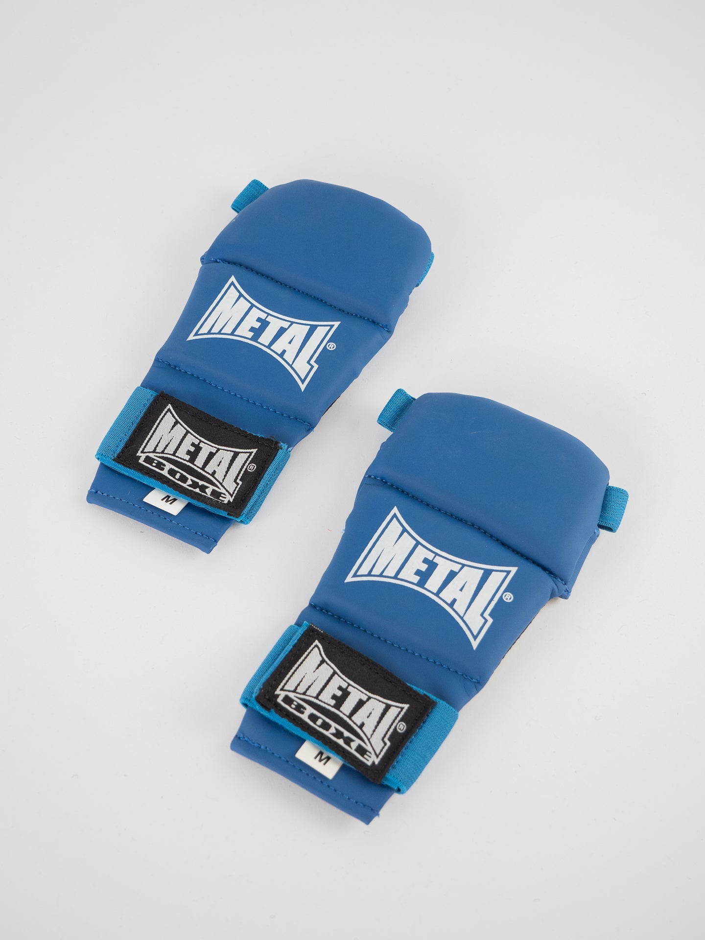 Vista frontale guanti Metal Boxe Ju Jitsu blu, design ergonomico per combattimento libero