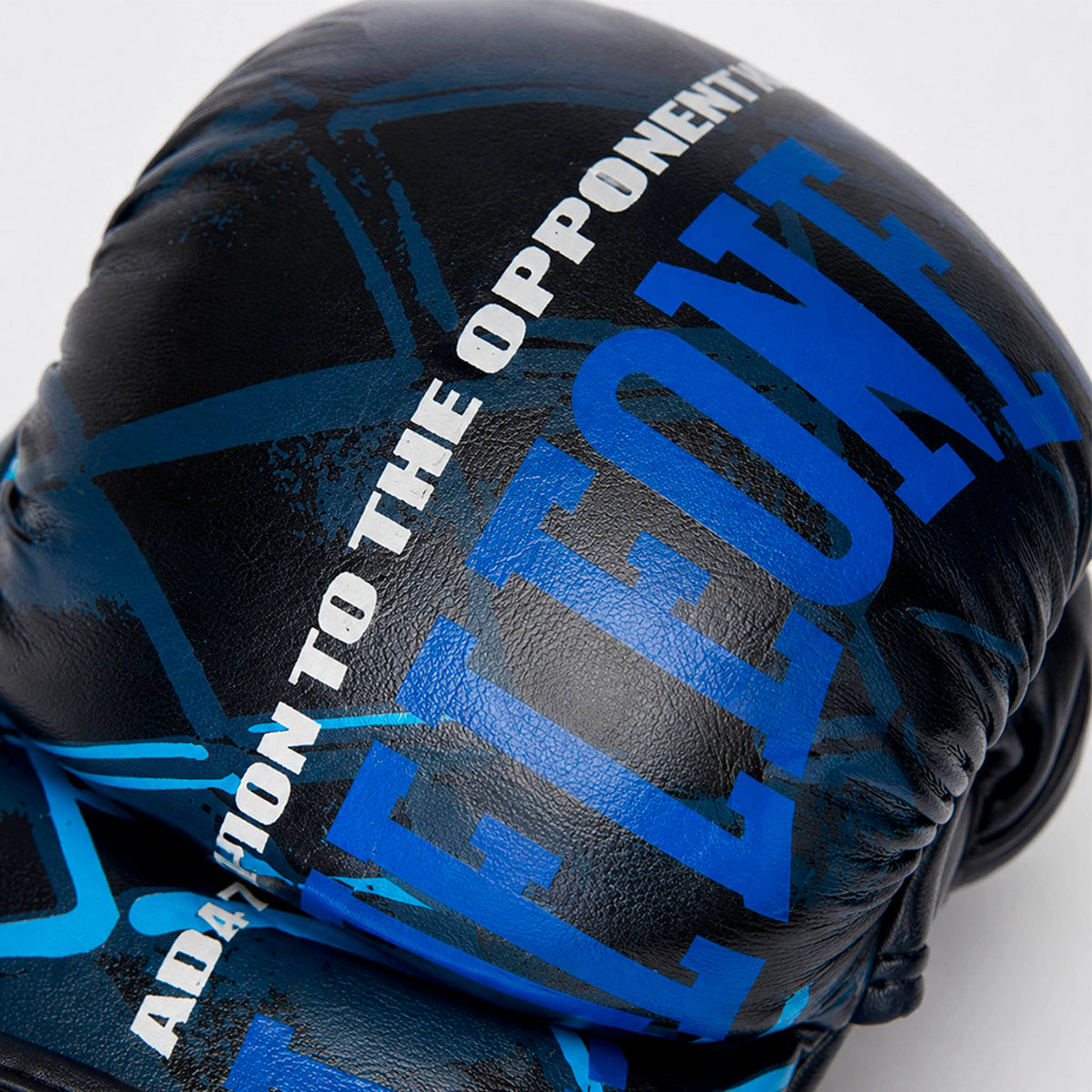 Modré rukavice MMA Cage – detailní pohled 4